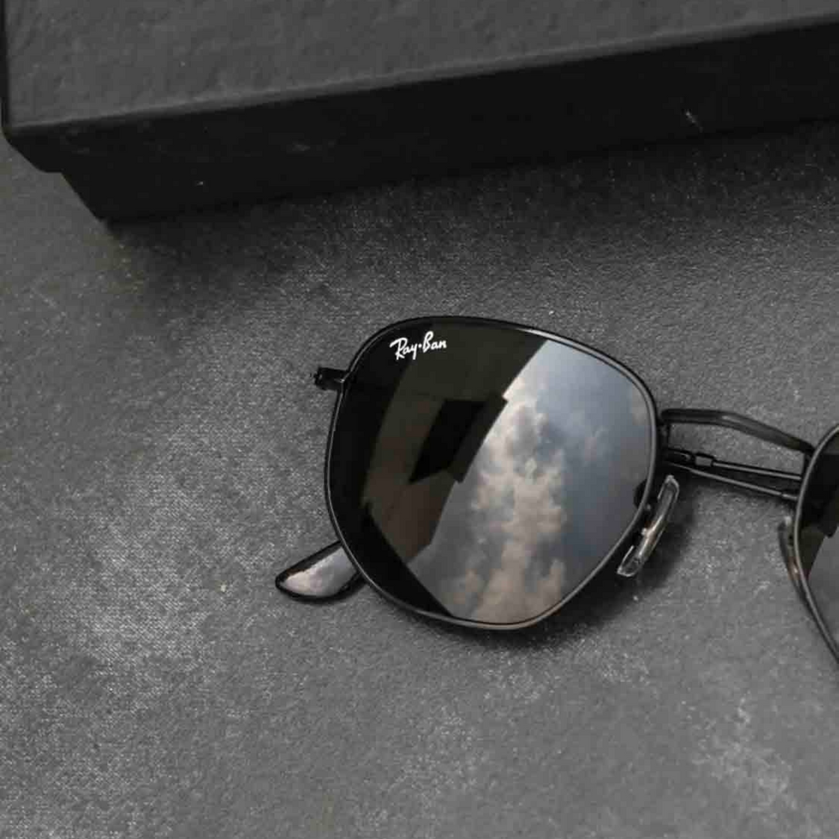 RAY-BAN New Stylish Attractive Black & Black 3447 Round Sunglass For Unisex